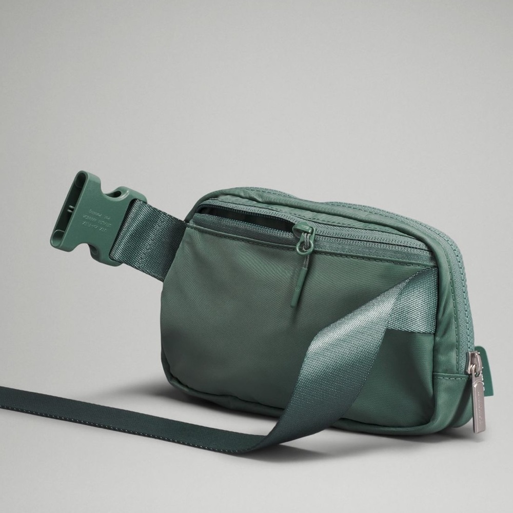 NWT Lululemon everywhere belt bag 1 L Tidewater Teal - Picture 2 of 9